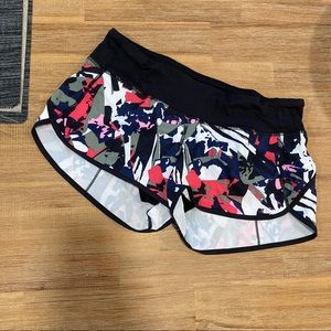 Lululemon low-rise lines shorts 2.5"